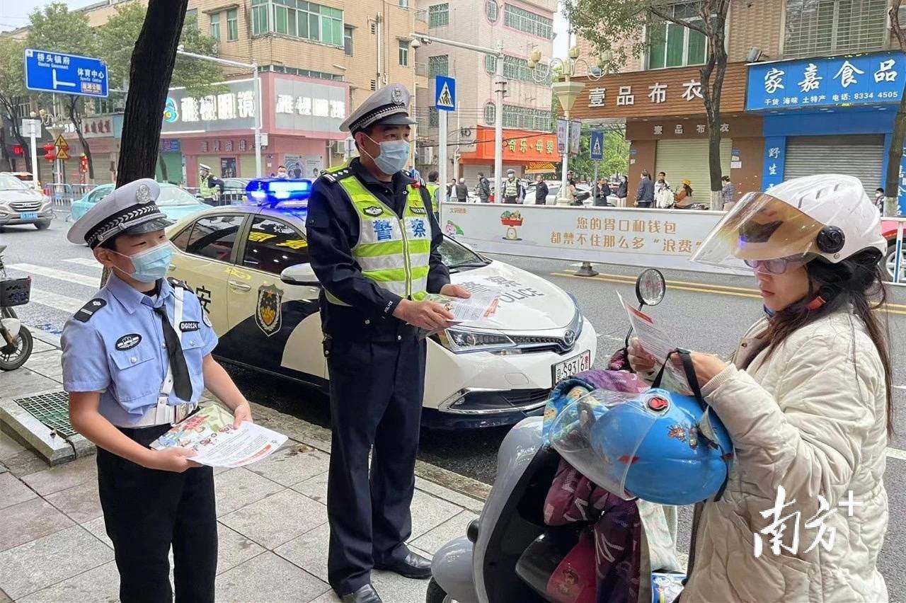 开学季•护学岗｜做好保障服务，让平安校园更有底气更有温度 公安 工作 周边