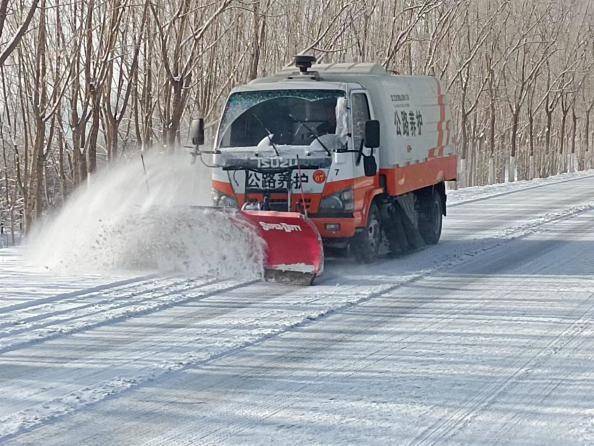 永宁县公路管理段应急抢修队：争做抗雪灾保畅通的排头兵