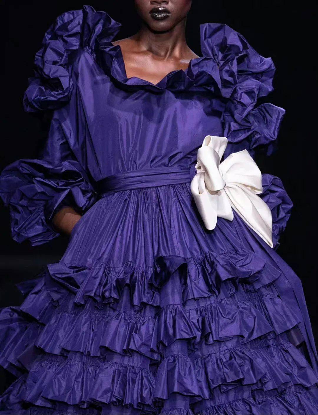 valentino华伦天奴2023春夏高定系列发布_工艺_服装_来自