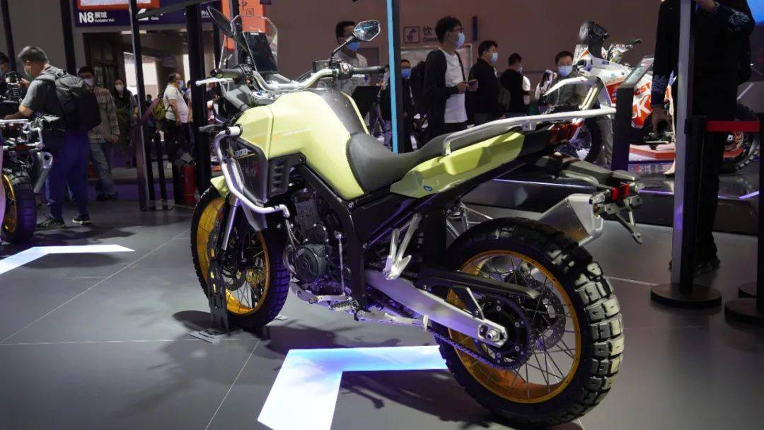 71kw,183kg,凯越双缸硬派adv 800x亮相工信部_搜狐汽车_搜狐网