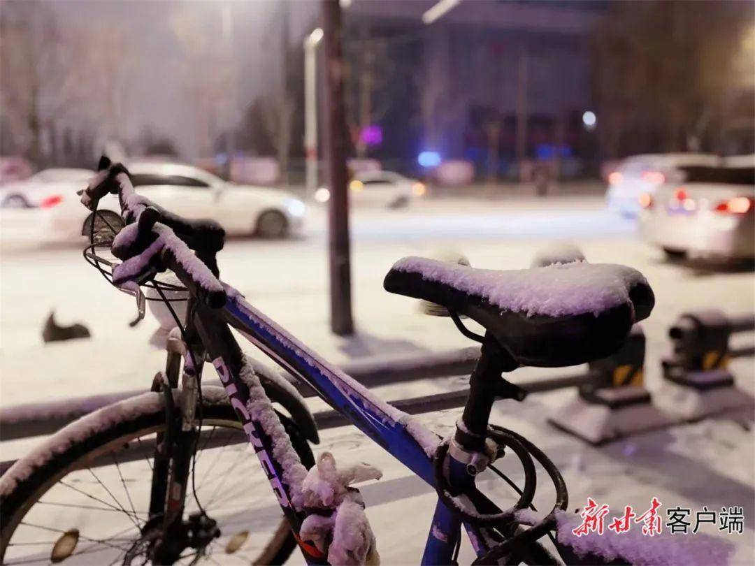 今天降雪持续！甘肃多地发布暴雪+道路结冰双预警！最新路况→