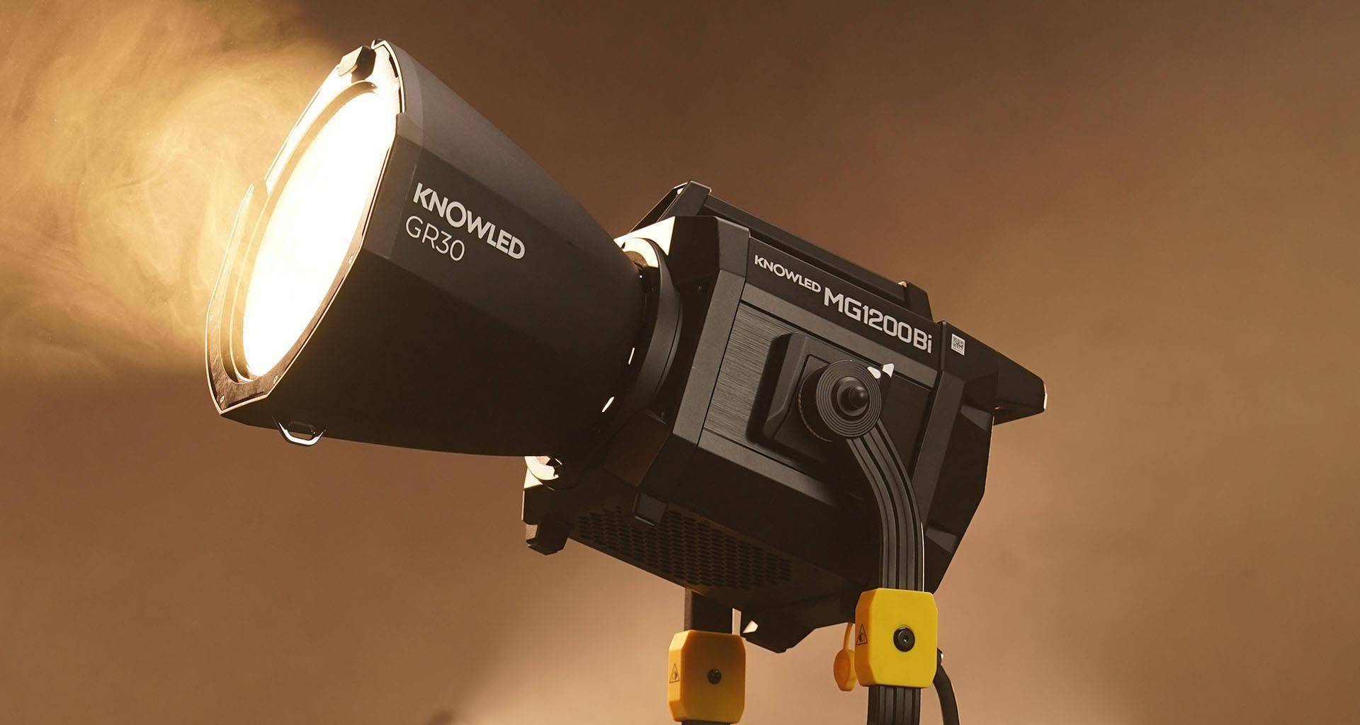 用更强光照亮专业影视片场，摄影灯厂商「Godox神牛」产品上新