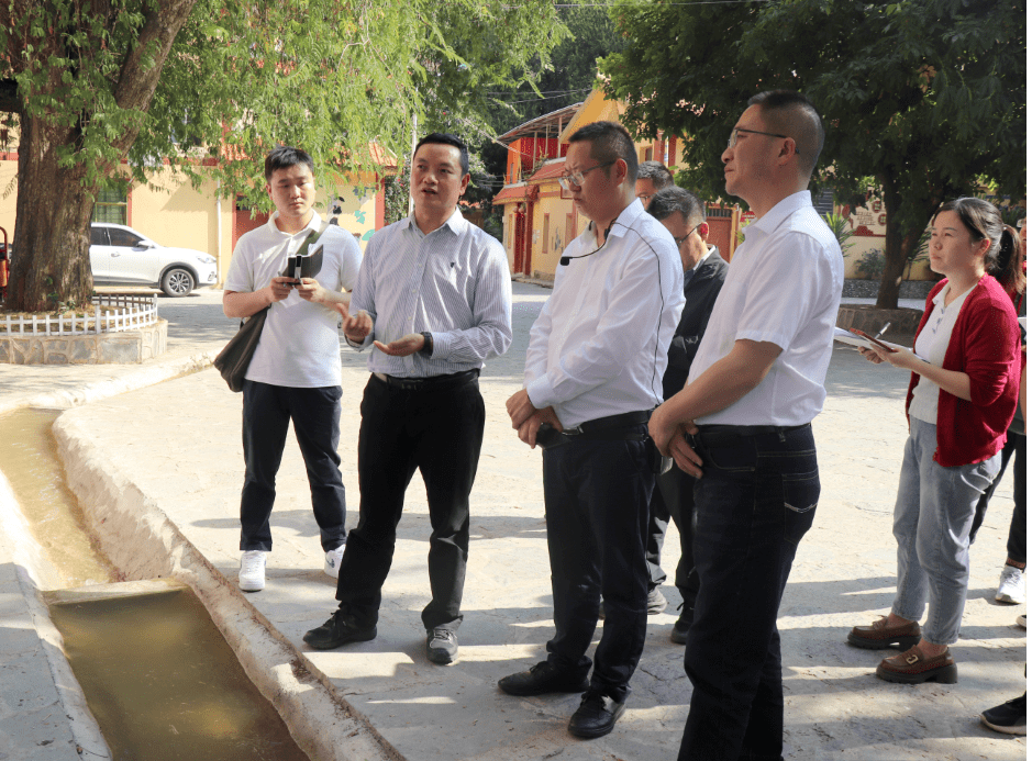 陈勇宏先后到迤萨镇勐龙村,甲寅镇龙普村,宝华镇老