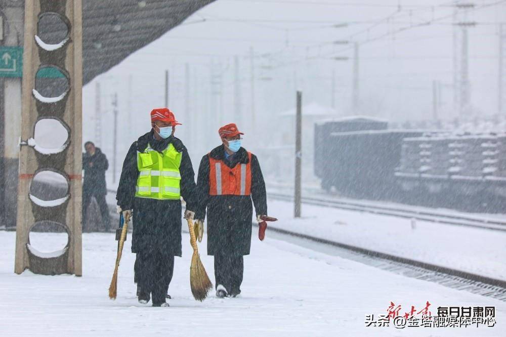 陇西车务段积极应对冰雪天气