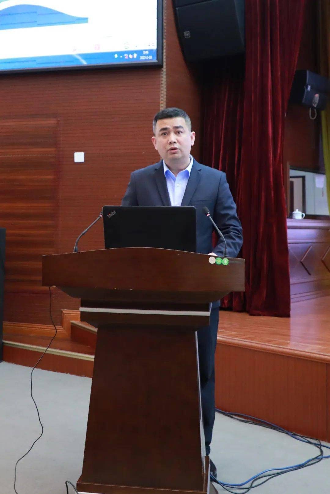 会上,陆志斌对获得表彰的先进集体和个人表示祝贺,对五建集团2022年