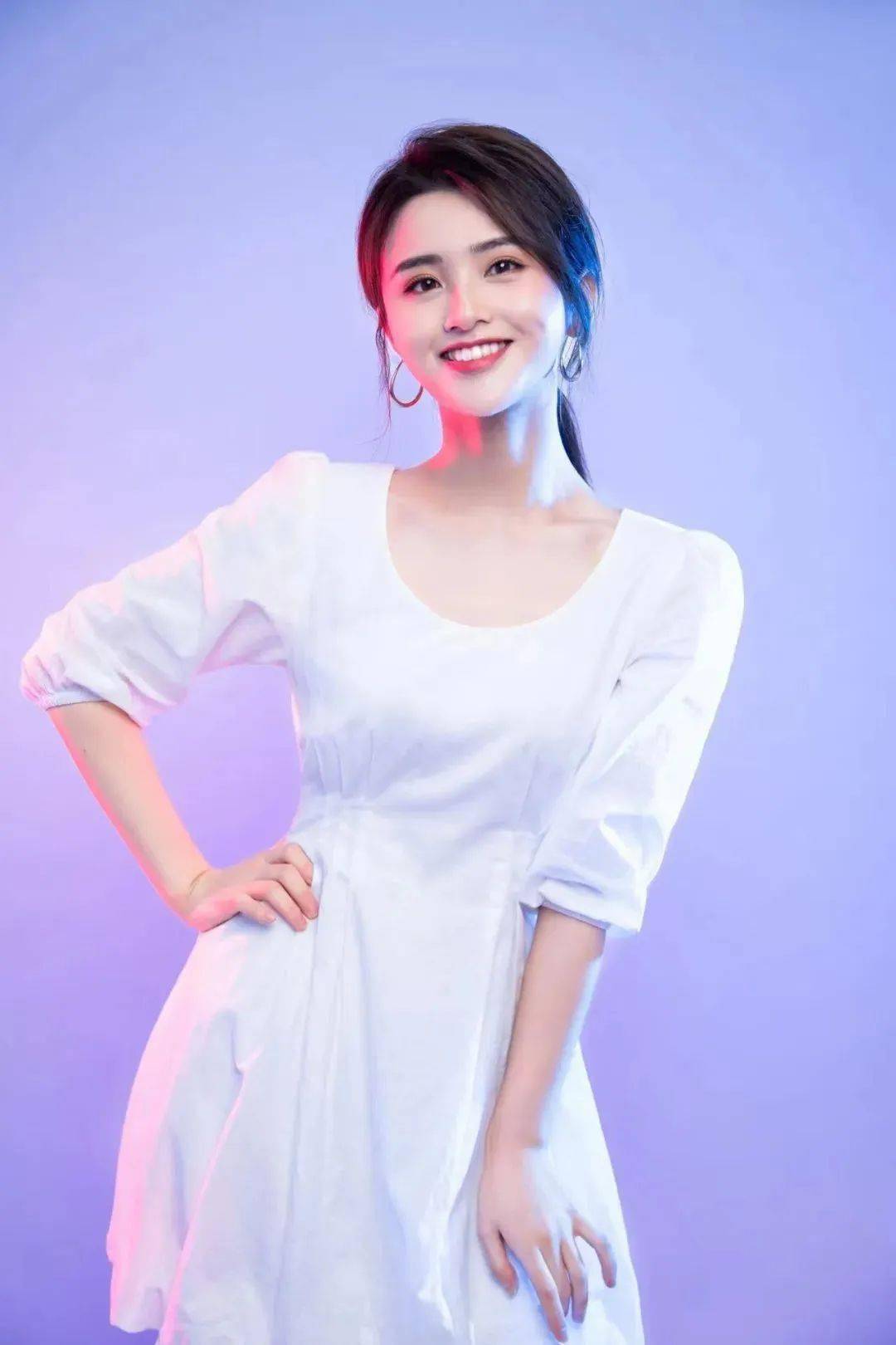 诵读者长沙广播电视台主持人共青团长沙市委组织部副部长(兼)杨兰馨