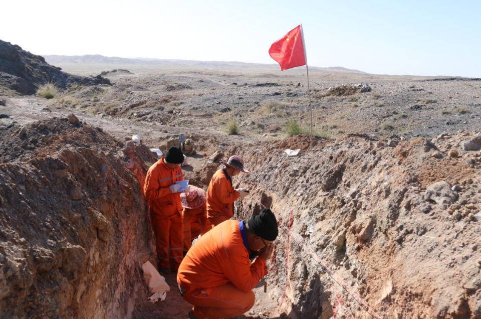 "80后"英雄地质队员深耕野外12年为国找矿寻金_舒记德_工作_研究