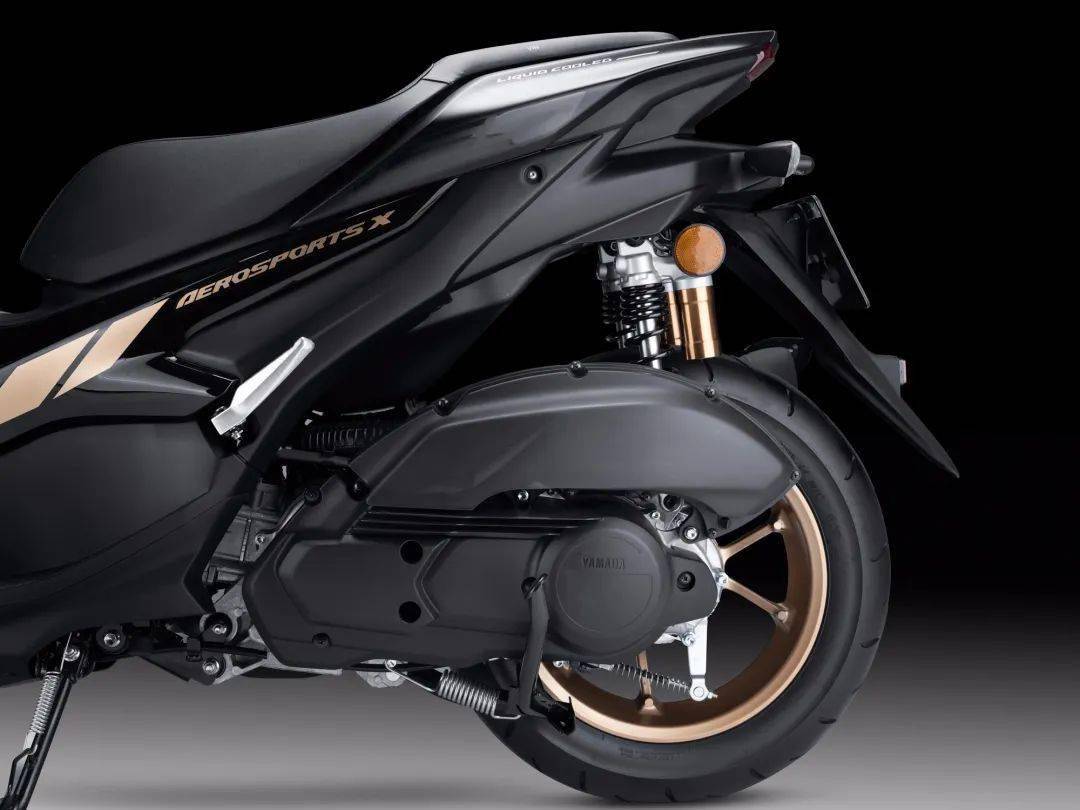 aerosports x搭载了与nmax155相同的动力平台,155ml单缸水冷sohc