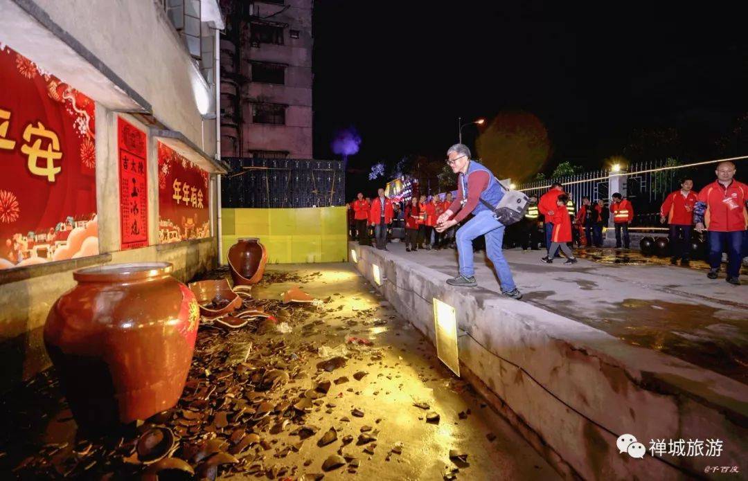 “游贵人，大红大紫”！邀你一路逛宋“潮”市集、食夜粥、接利是......