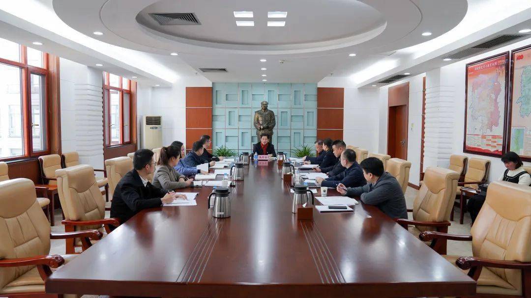 2月20日上午,厅办公室党支部召开2022年度组织生活会,厅党组书记,厅长