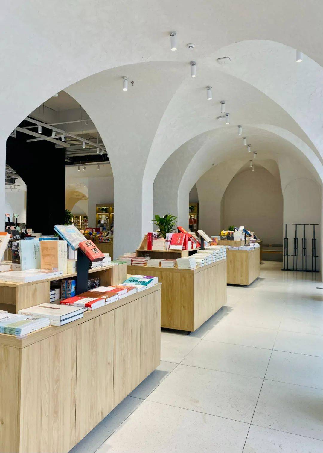 几何书店:隐身在森林里,艺术感十足,拍照分分钟出片的建筑美学书店!