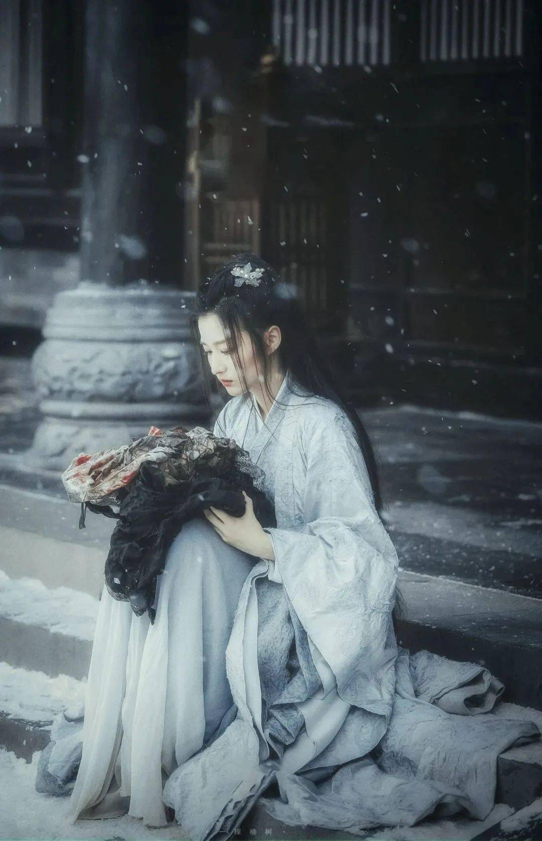 英姿飒爽饰演将军佩蓉的王楚然你可以放心观看但《演员请就位》里画皮