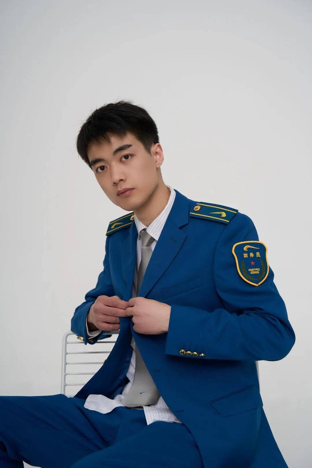 在成都地铁,三分钟就能爱上五个帅哥?_乘客_服务_姐姐