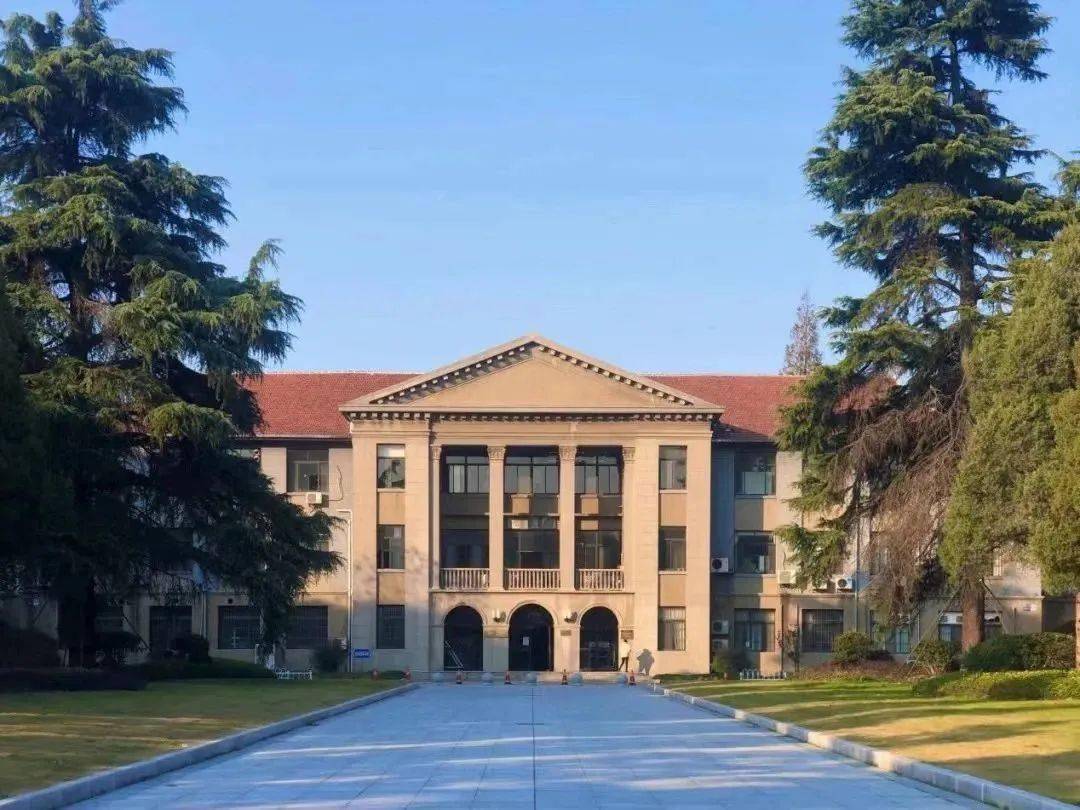 诚邀全球各界学术英才加盟有着120年办学历史的扬州大学学校目前承担