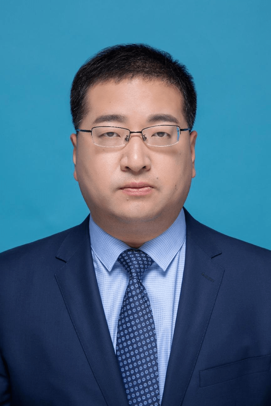 何学松,中共党员,高级工程师,一级建造师,现任安徽国信建设集团有限