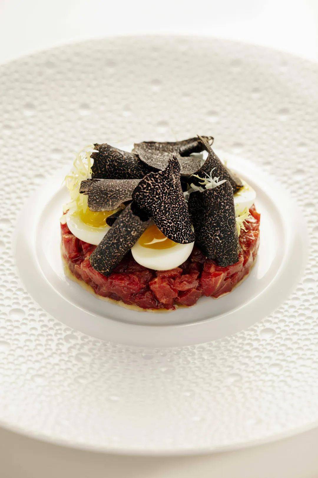 angus beef tartar, black truffle安格斯牛肉塔塔,黑松露06mignardis