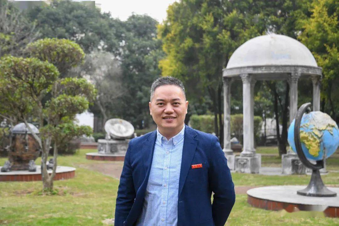 (闽侯第一中学校长陈煌)在育人宗旨的引领下,闽侯一中始终坚持正确