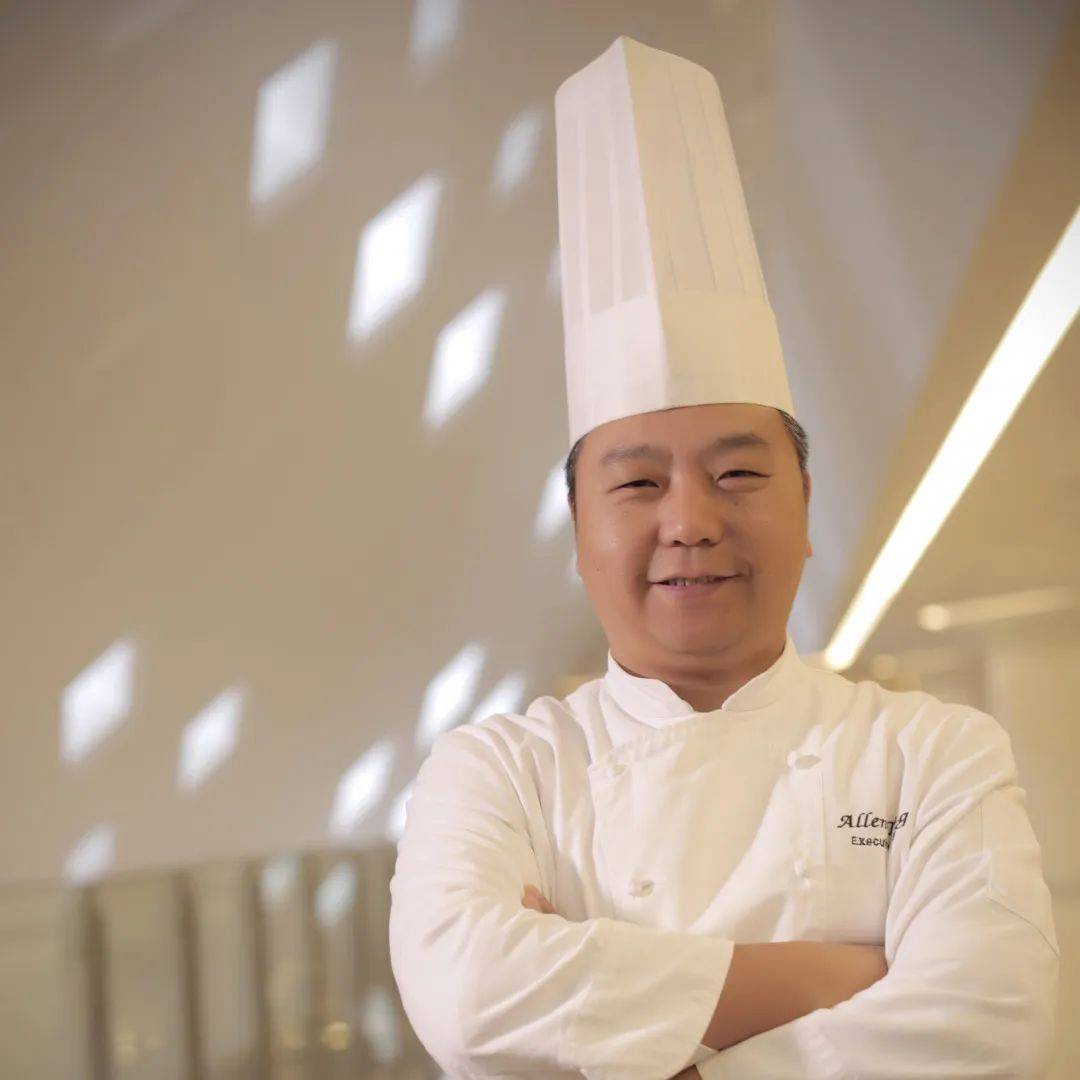 酒店行政总厨滕海涛荣获法国优异之星勋章世界粤菜米其林勋章中式烹调