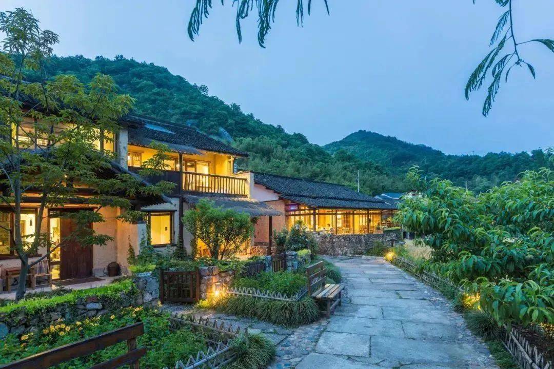 厚院村舍99地址:桐庐富春江镇芦茨村青龙坞它不仅保留了老屋的韵味