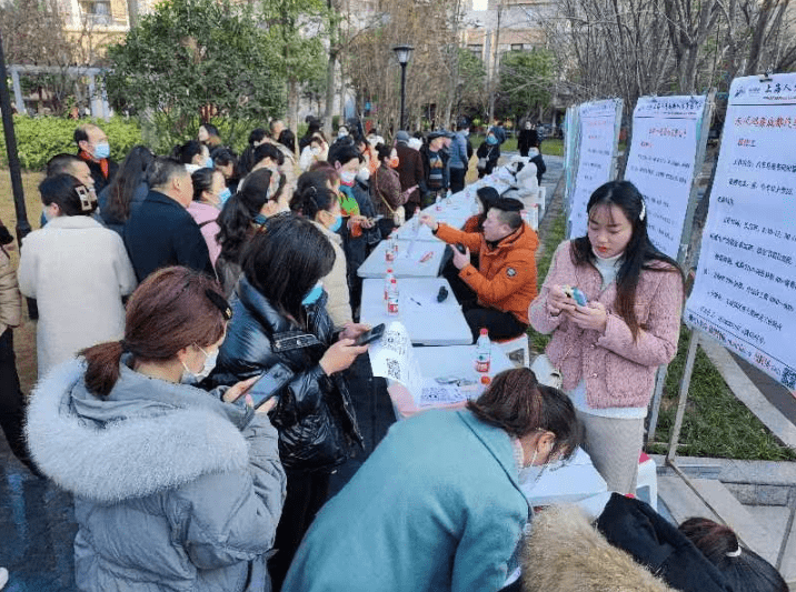 会场上，她用几张照片，为“微网实格”画像