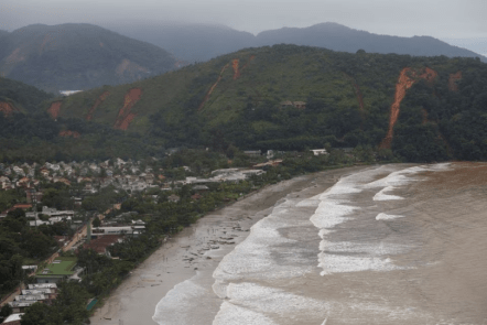 山火、暴雨、寒潮、热浪同时袭来，天气紊乱下，全球多地进入灾难形式