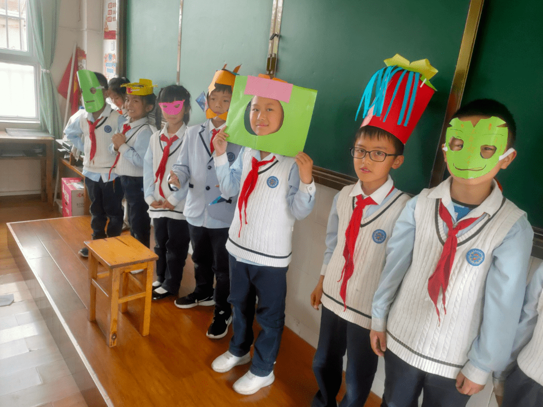 保山市第二示范小学余家永老师在全市中小学实验教学