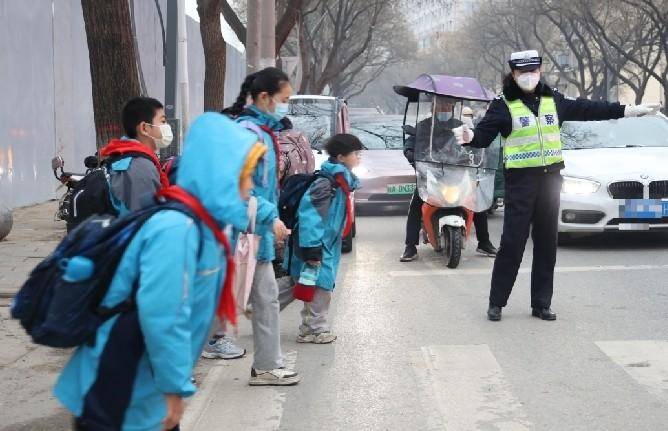 渭城交警站好“护学岗” 筑牢平安上学路 工作 车辆 进行