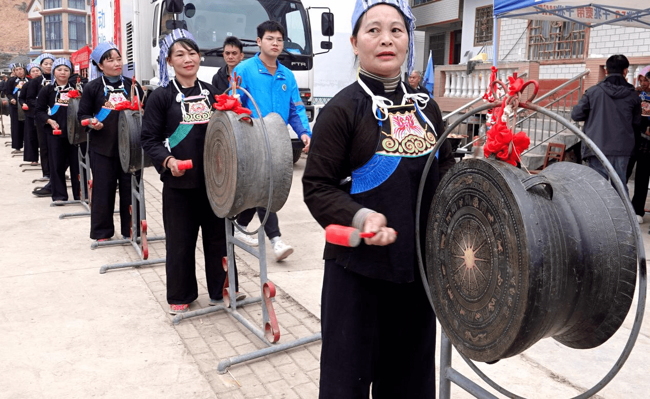 广西河池:万人欢度壮族蚂拐节