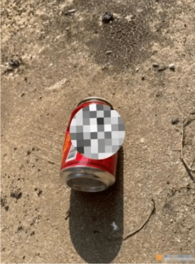 楼下有很多老人带着孩子散步玩耍,如果掉落的物体砸到行人,后果将不堪