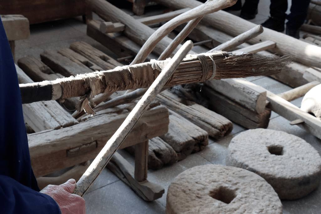 讲解员演示点葫芦bo gu tong jin4part 4化石展化石展内,巨大的猛犸象