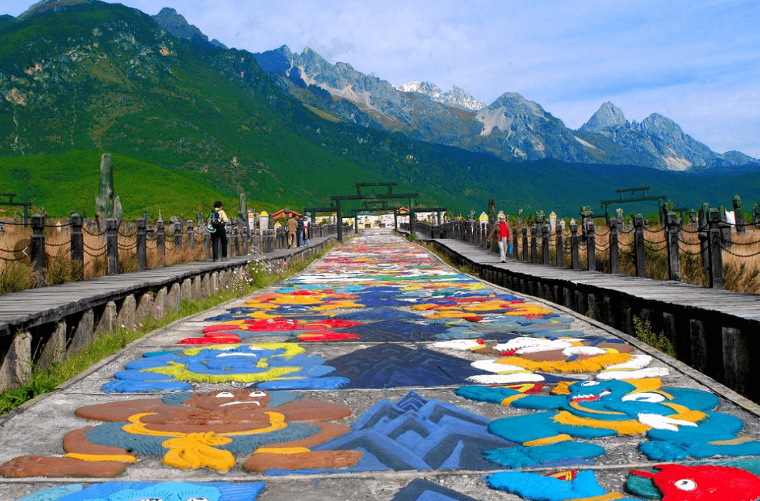 东巴万神园白沙壁画(天空之境,jeep车,粉红墙,蓝天为幕布)61 五星级