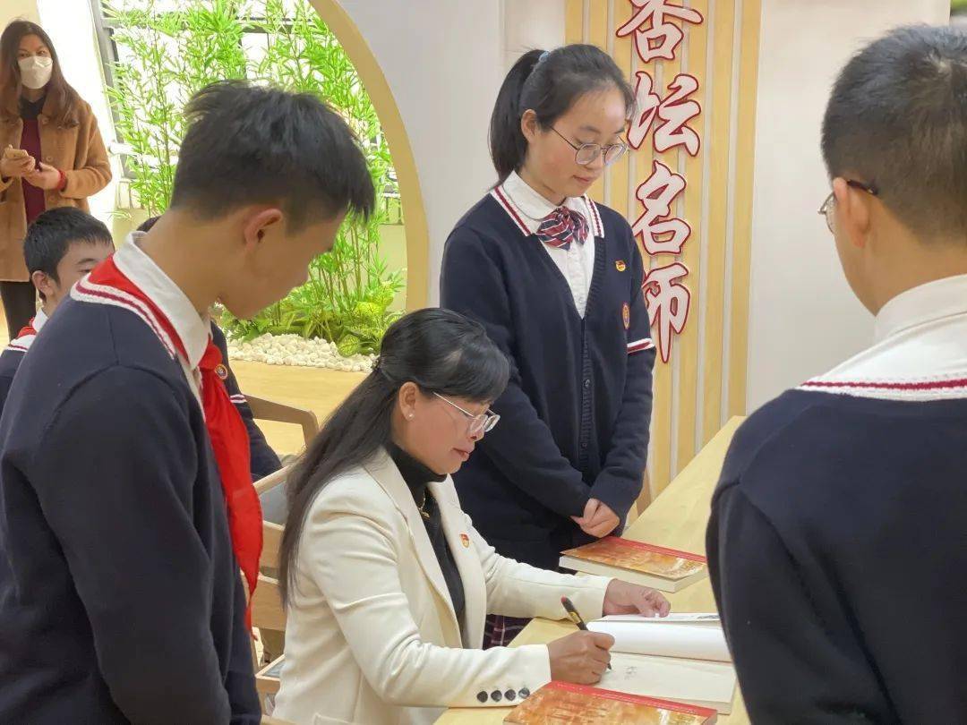 学习党的二十大 薪火相传再出发——柳州市龙城中学开展"童心向党"