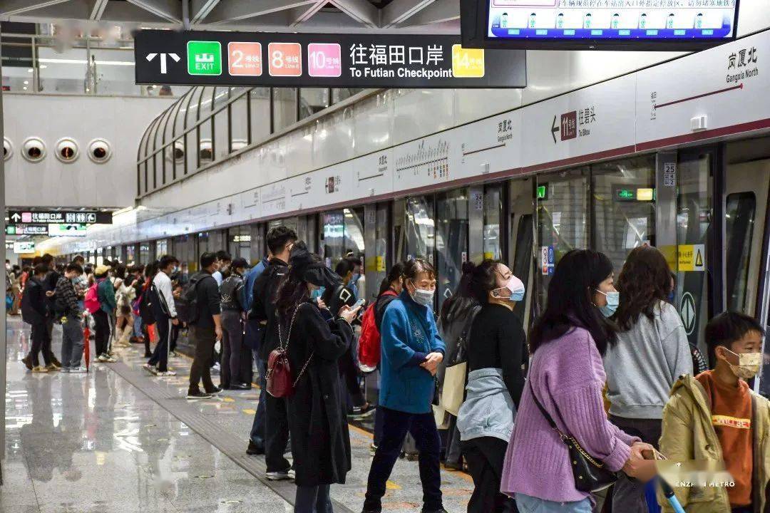 深圳地铁人气满满→_城市_客流_生活