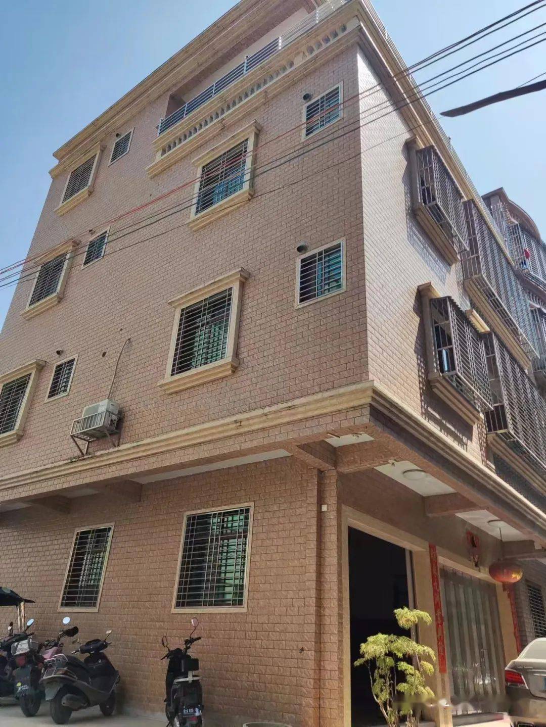 【出租】葵潭京惠售房部对面一栋四层的住房整栋出租,位于路边,交通