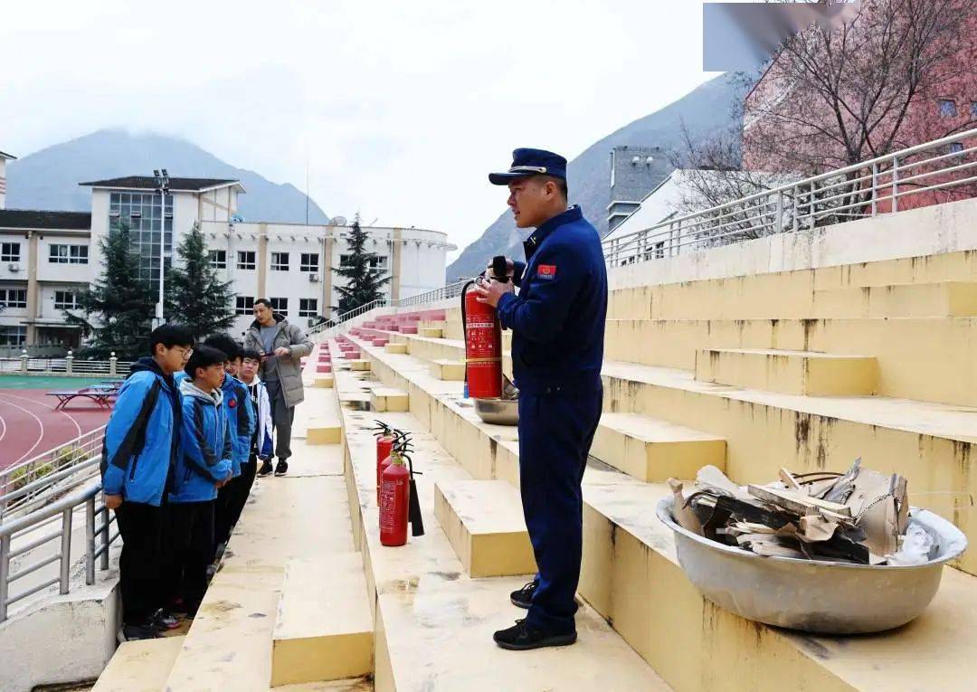 开学第一课 | 消防安全进校园 共筑安全"防火墙"_活动_灭火_九寨沟县