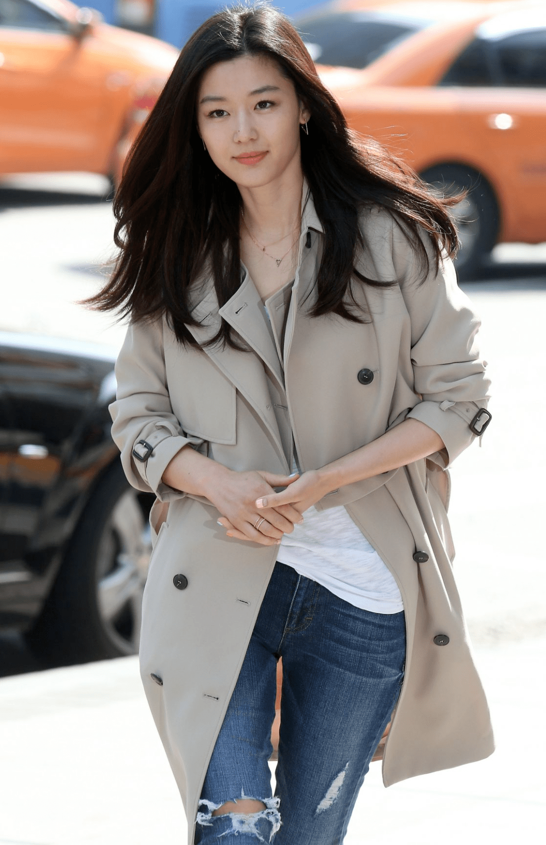 时隔400余天再营业,最迷人的"千颂伊"回来了_全智贤_品牌_风衣