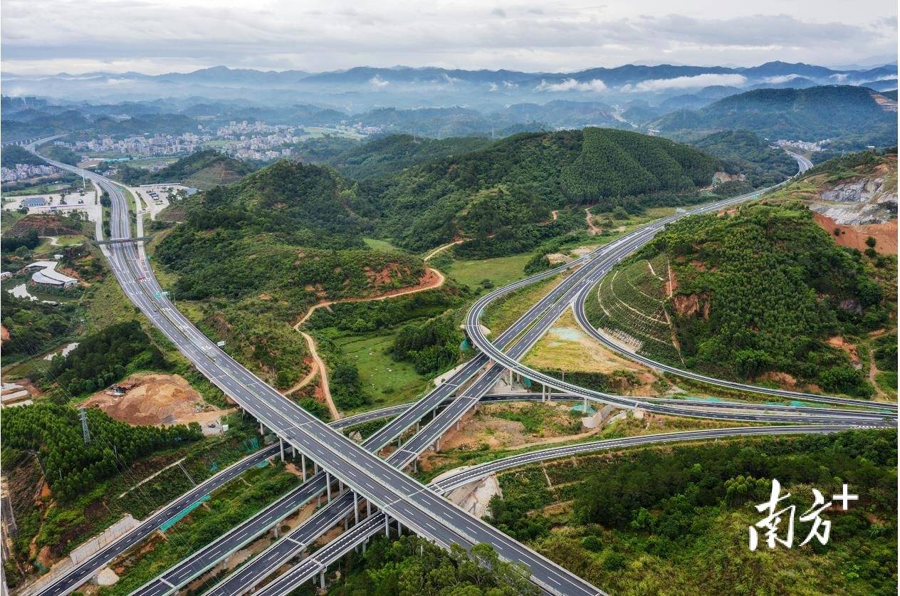 近年来,随着云茂,清凭,阳信等高速的开通和建设,信宜距离广佛经济圈的