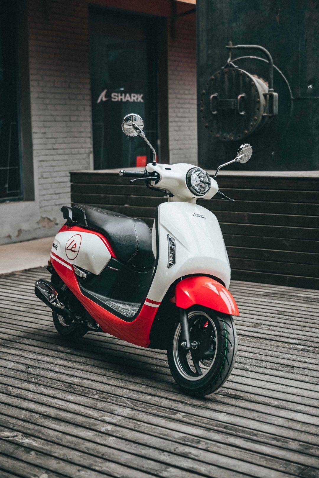 不只是可爱,新大洲本田复古踏板ns125la静态解析_搜狐汽车_搜狐网