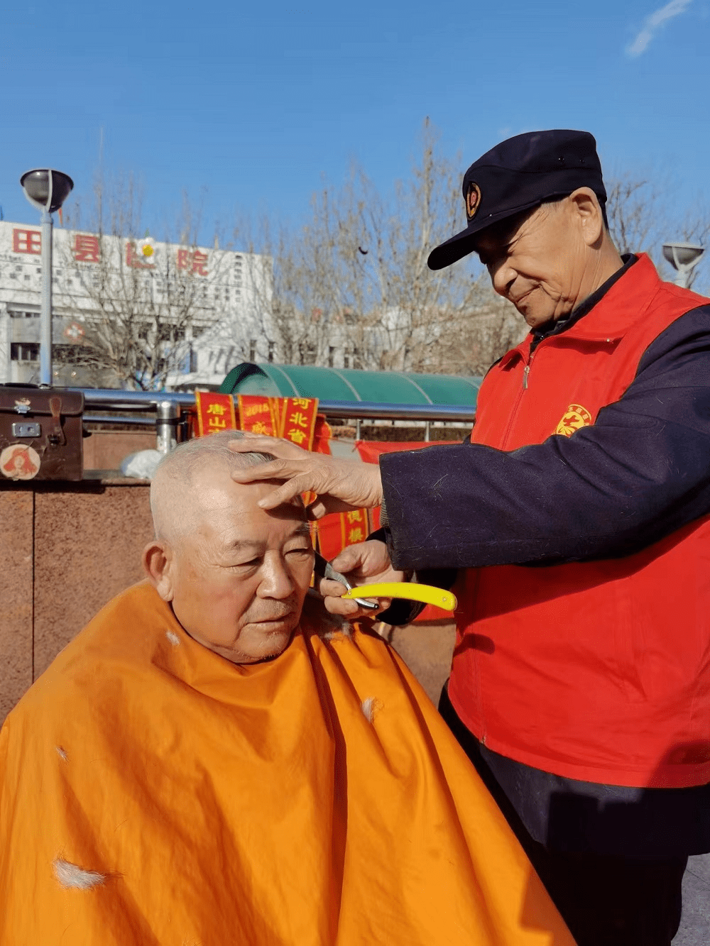 【"强国复兴有我"网上展示】文学篇:一只行走的理发箱_潮江_老人_儿子