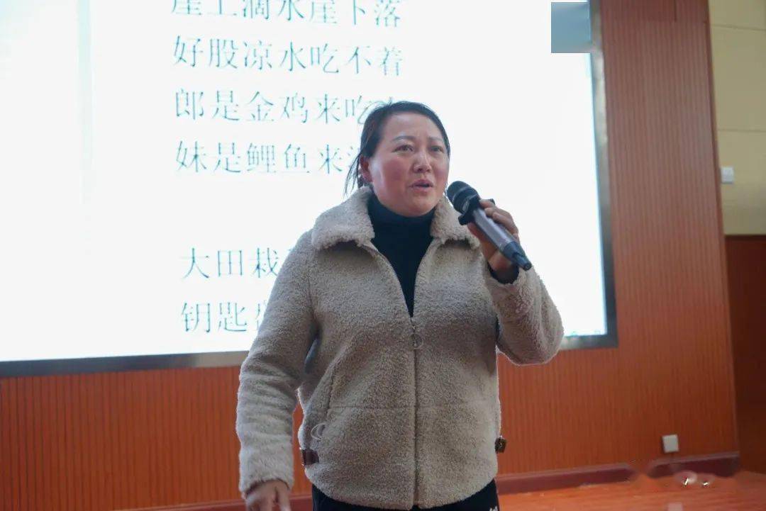 会泽文化名人付兆萍教唱会泽民歌云南就在文旅(集团)有限公司总经理柏