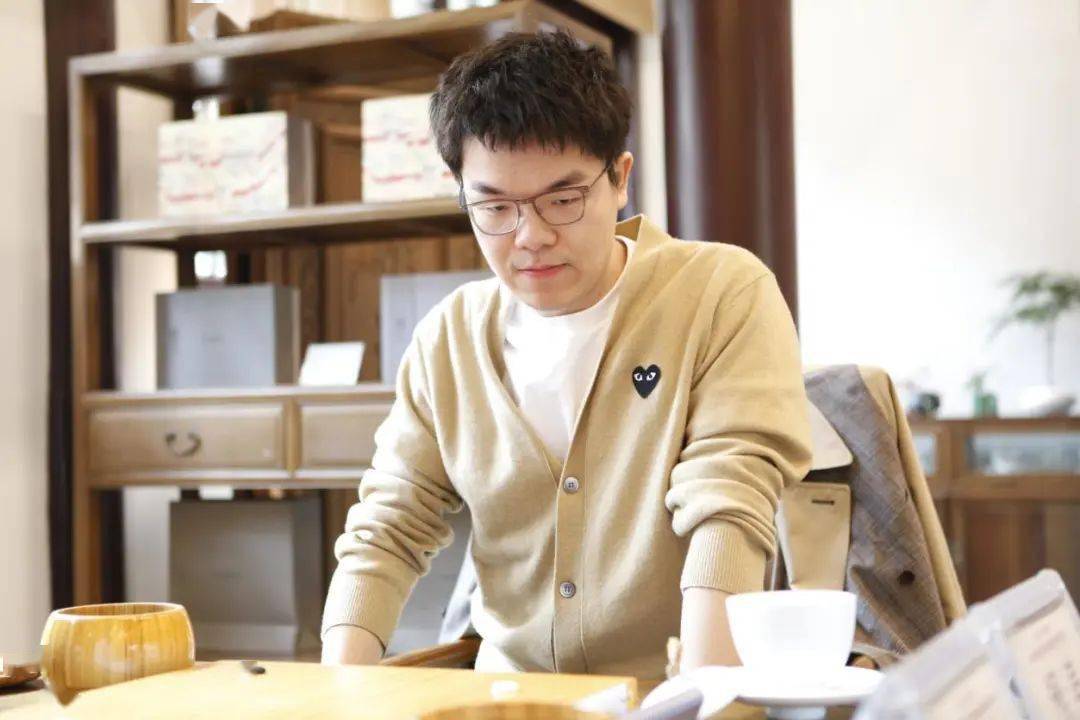 2014年连续两届西南王得主唐韦星九段执白对廖元赫八段,后者上一轮