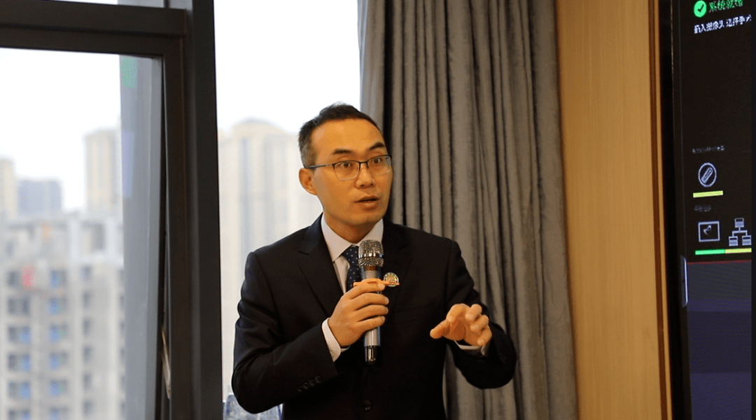 上午8点30分,手术演示开始,手术由昆明医科大学第一附属医院运动医学