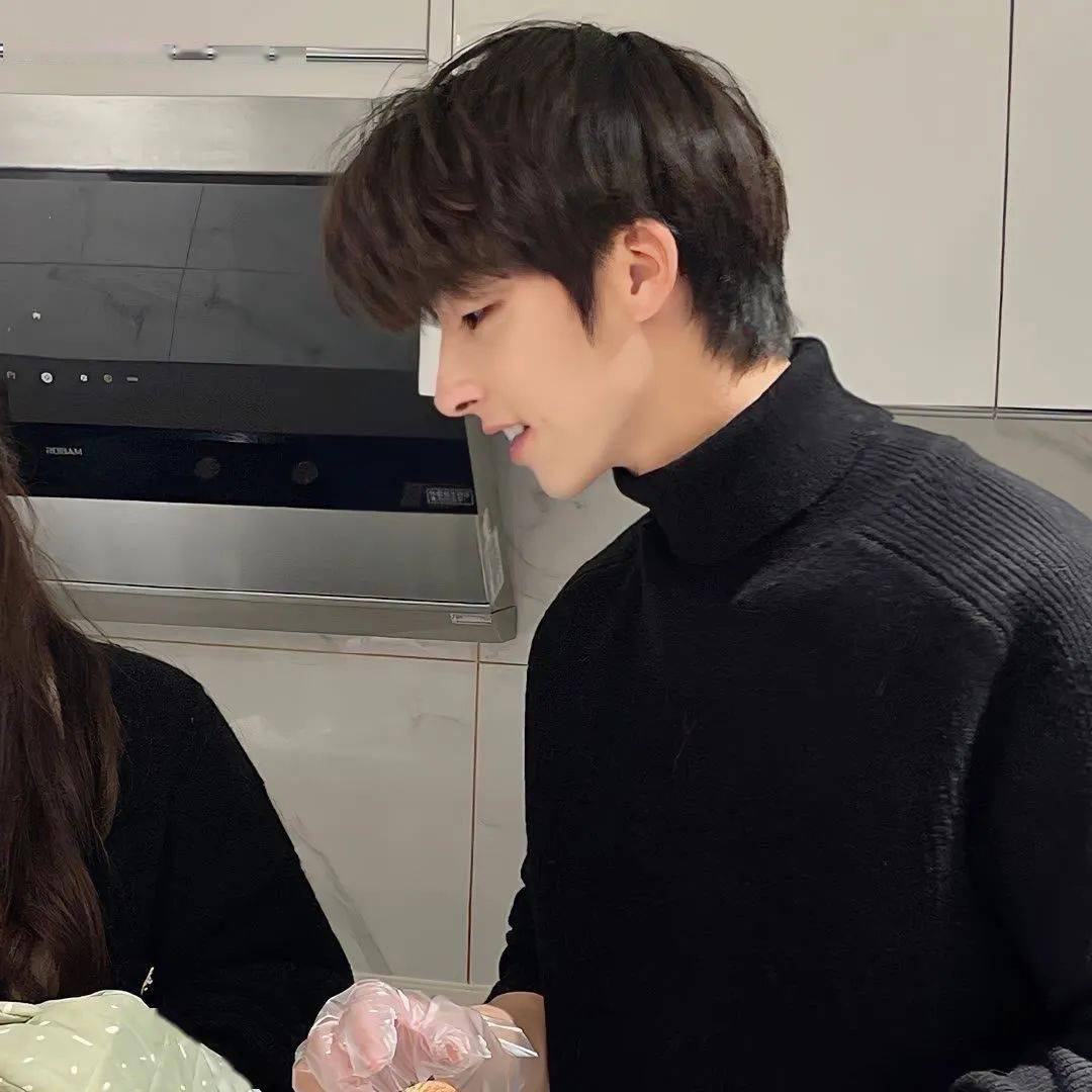 情头|ins真人情侣头_表示歉意_图片_来自