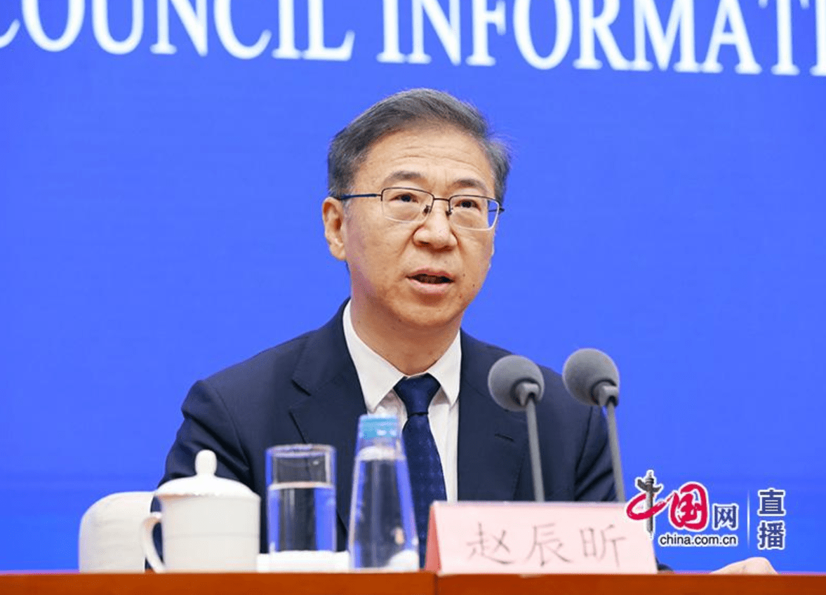 国家发展改革委副主任赵辰昕,李春临,杨荫凯介绍"着力推动高质量发展