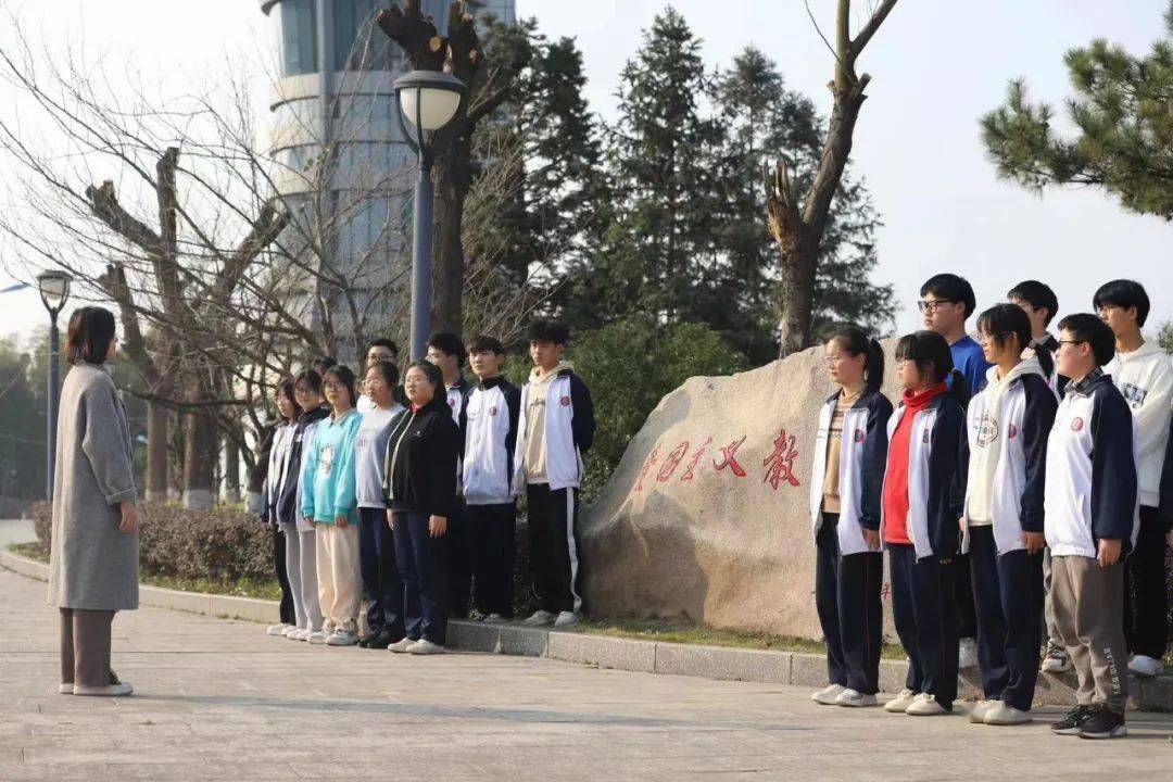 毛坦厂中学团委书记陶媛媛,学生志愿者等参加了启动仪式.神精锋雷