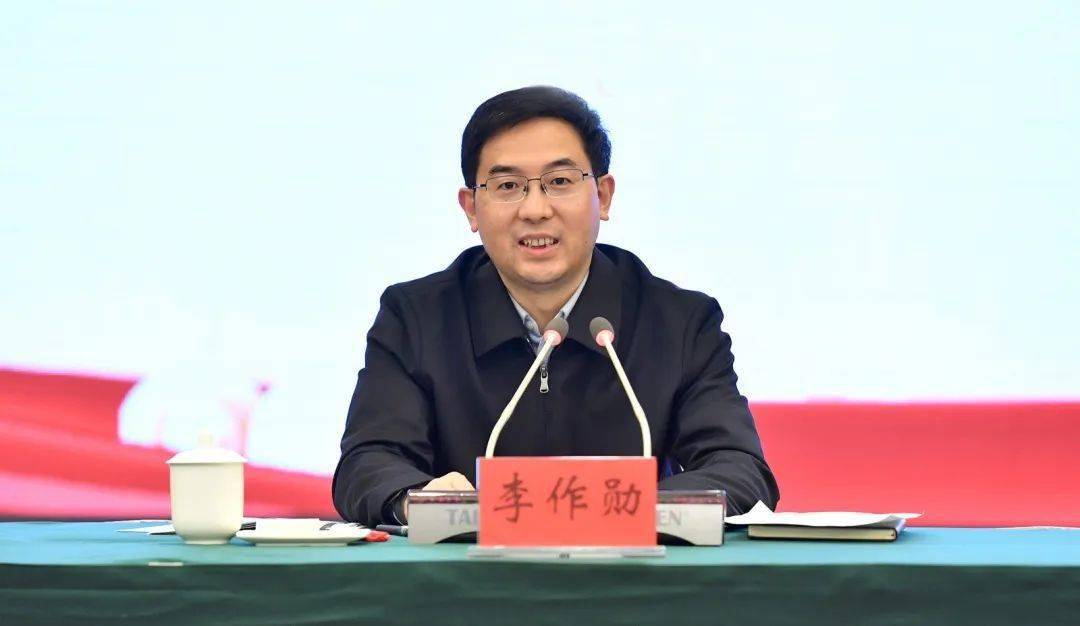 市委书记李作勋出席会议并讲话,代表市委,市政府向全市各族各界妇女致