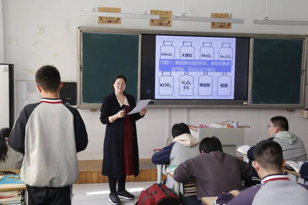 黄河口镇中学老师照片图片