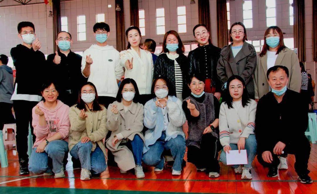 致敬最美巾帼奋斗者—银川市实验中学纪念"三·八"妇