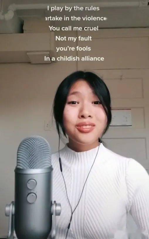 katherine lynne-rose本名katherine xu,今年19 岁,是一位加拿大华裔