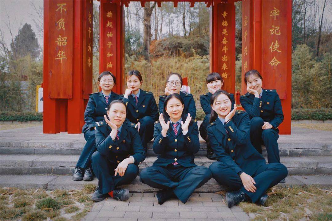 全國鐵路巾幗標兵全國鐵路先進女職工鄧小春(昆明南電務段車載設備